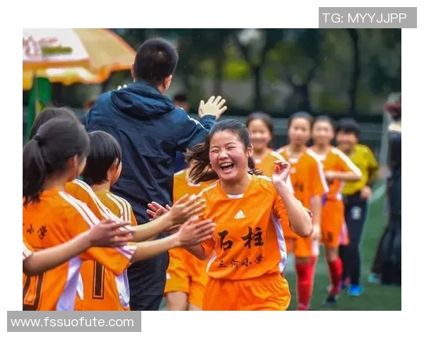 从小梦想成真足球明星的成长故事与选择之路