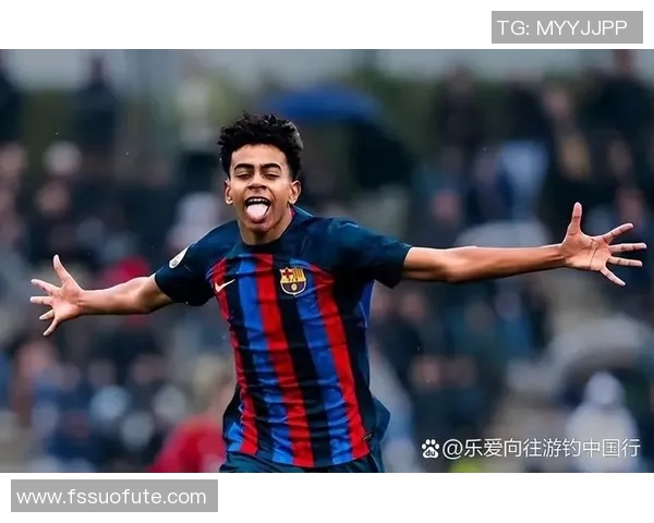 足球明星的魅力与风采元素图文展现，领略他们在绿茵场上的辉煌瞬间