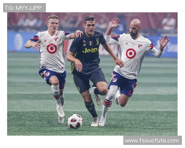 足球明星魅力横版帅照展现运动之美与青春活力 足球明星魅力横版帅照展现运动之美与青春活力