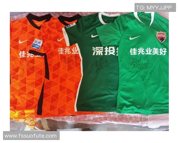 足球明星是否会为球迷签名球衣探讨与背后的故事分享