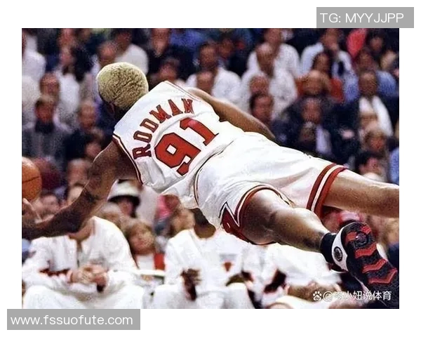 篮球场上的传奇人物罗德曼与他的独特风格与魅力解析