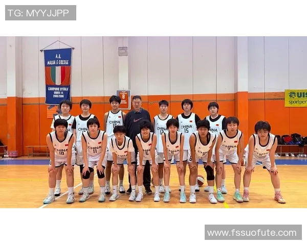 篮球队员与明星形象对比探讨展现运动与娱乐的魅力与风采